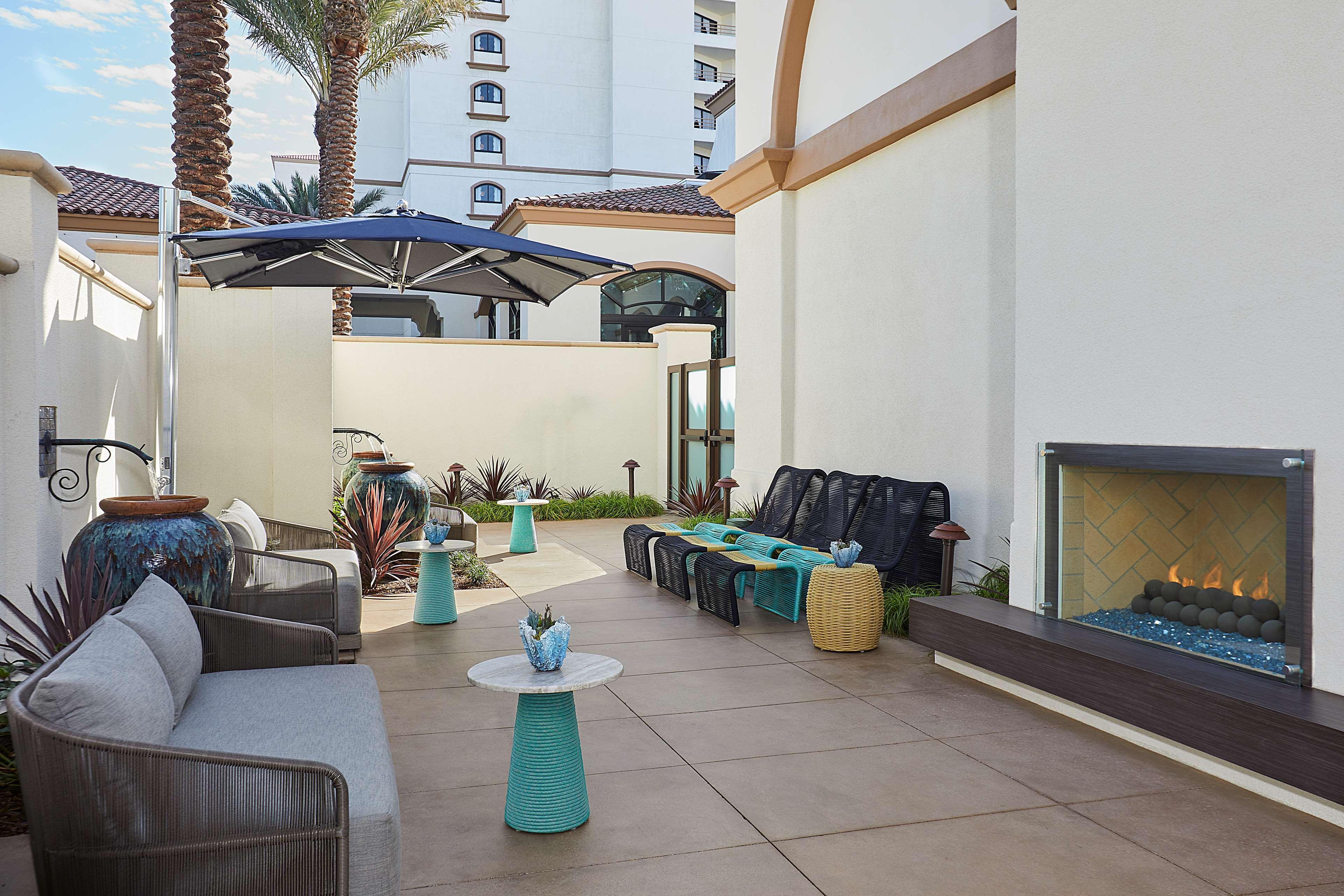 The Waterfront Beach Resort, A Hilton Hotel Huntington Beach Exterior photo