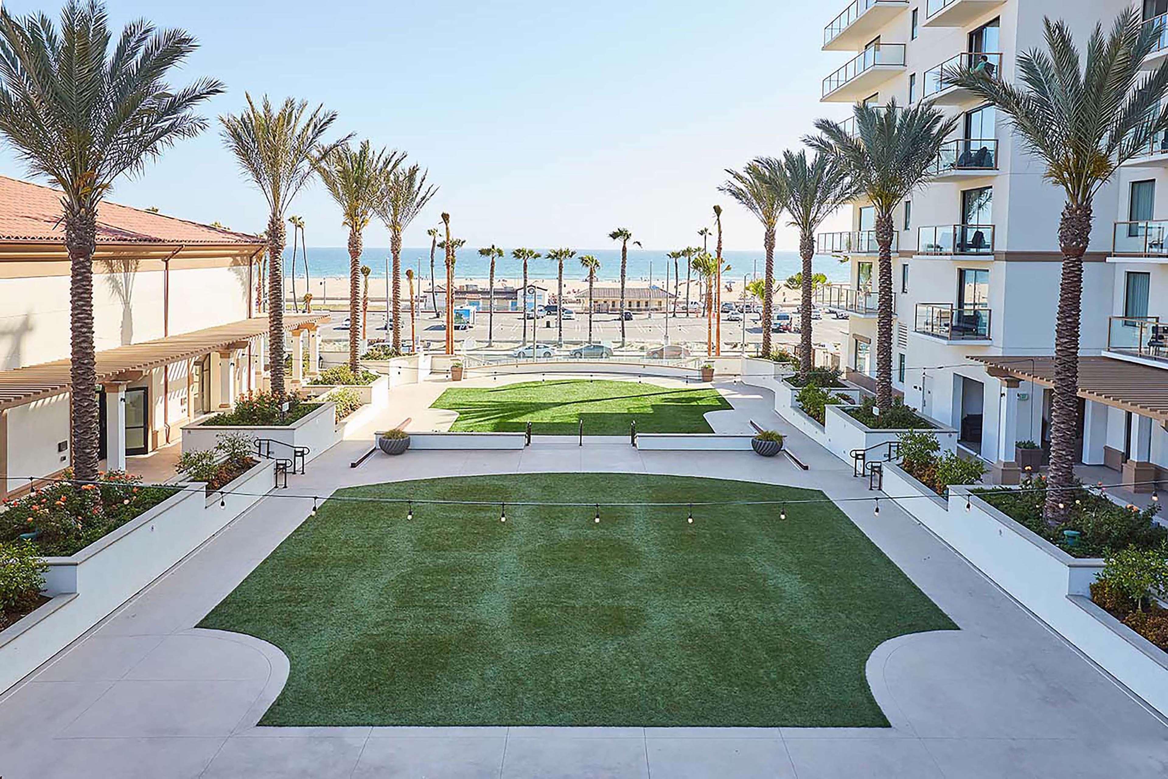 The Waterfront Beach Resort, A Hilton Hotel Huntington Beach Exterior photo