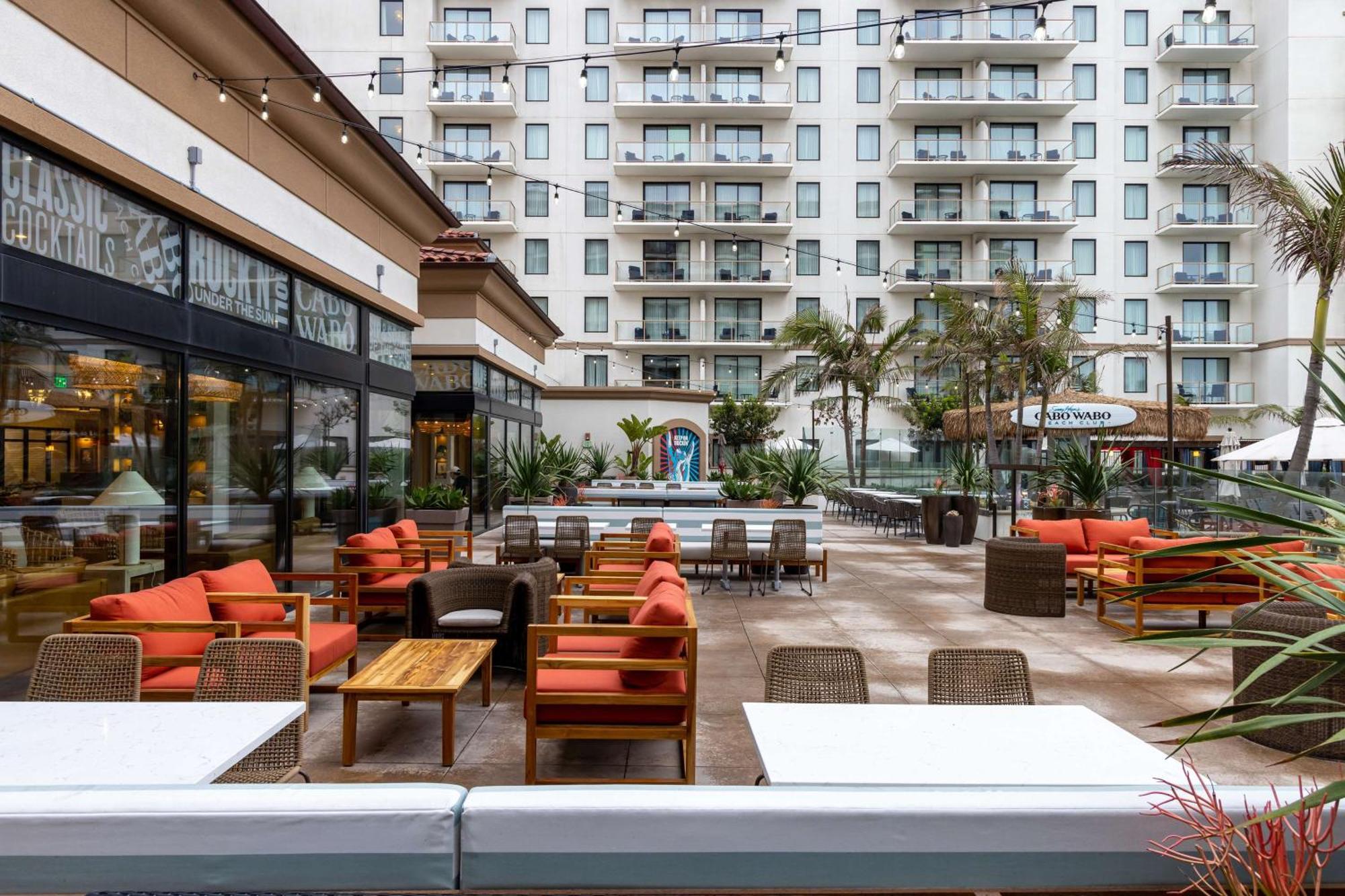 The Waterfront Beach Resort, A Hilton Hotel Huntington Beach Exterior photo